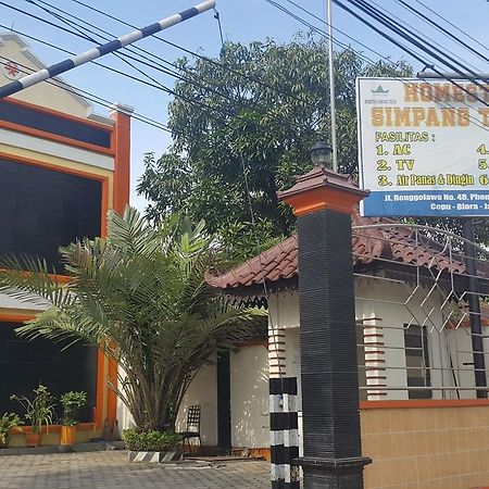 Simpang Tujuh Hotell Cepu Exteriör bild