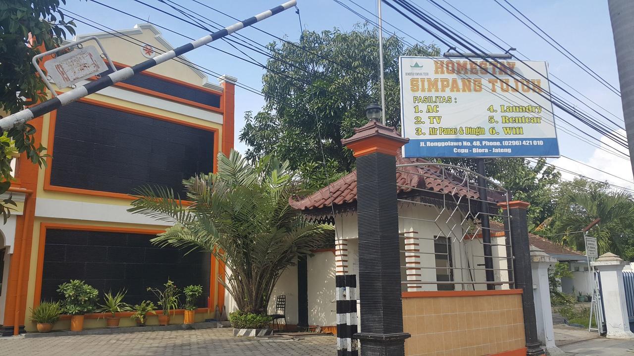 Simpang Tujuh Hotell Cepu Exteriör bild